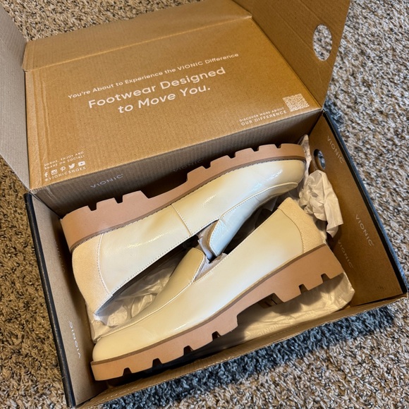 Vionic Shoes - Vionic Kensley Slip On Loafer Cream Women’s 8.5